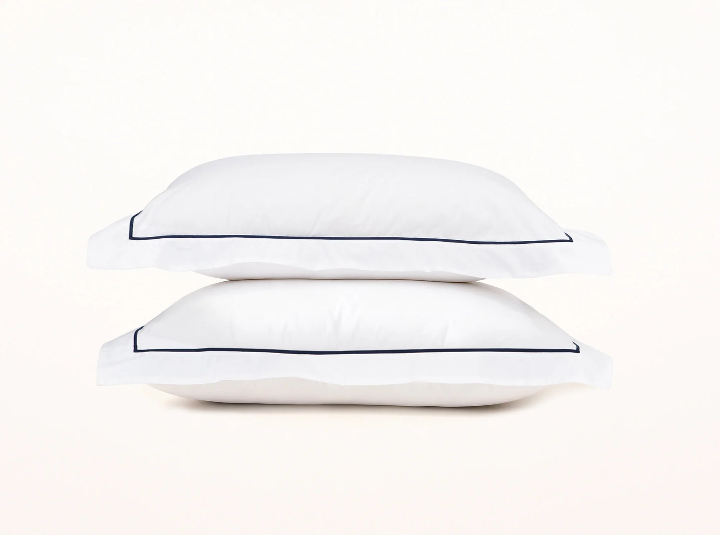 percale-embroidered-duvet-set-white-navy